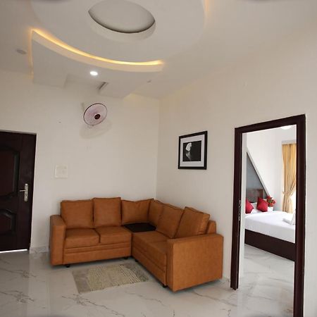 Hotel Emirates Residency à Pudunagaram Extérieur photo