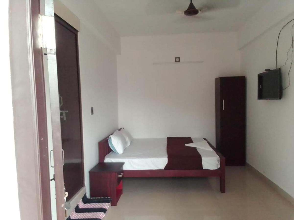 Hotel Emirates Residency à Pudunagaram Extérieur photo