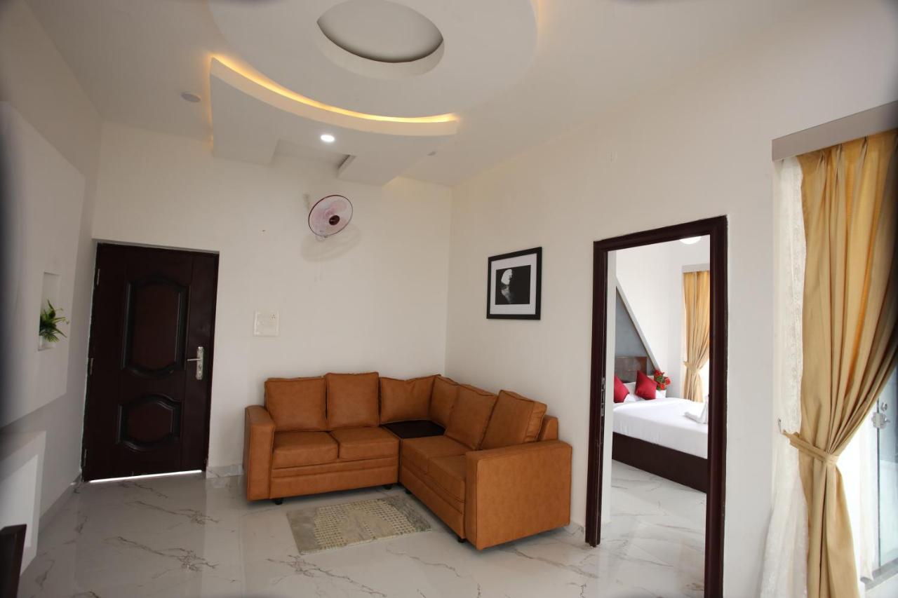 Hotel Emirates Residency à Pudunagaram Extérieur photo