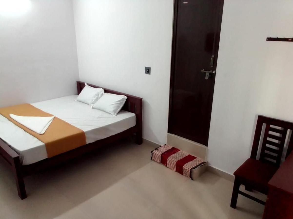 Hotel Emirates Residency à Pudunagaram Extérieur photo